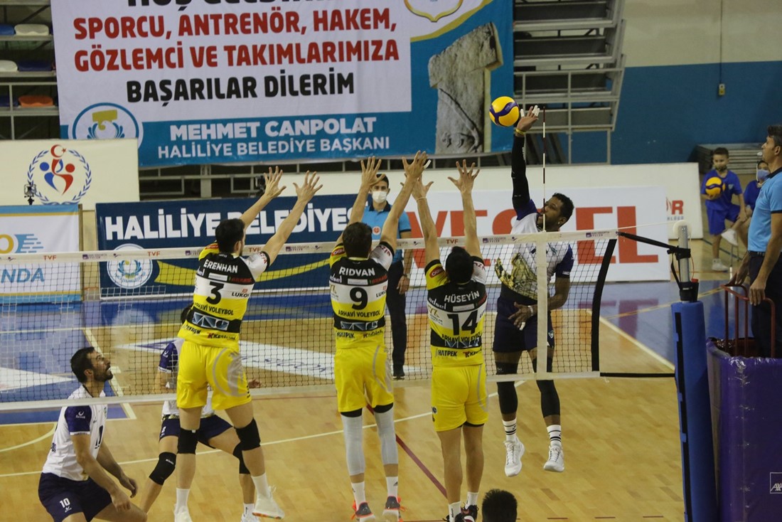 Haliliye Belediyespor Voleybol Takımı, Arhavi Voleybol’u 3-0 yendi