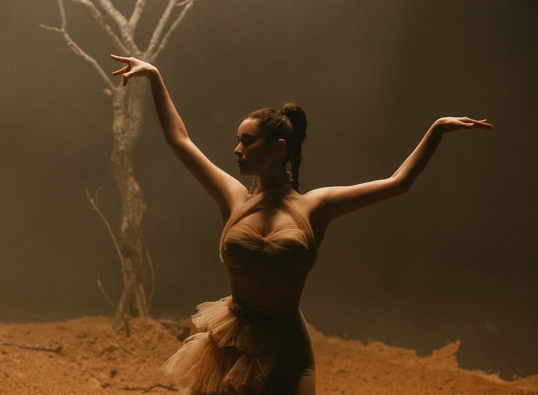 Elif Kaya , Alaylıyım. Kendi şarkılarımı yazıyorum tarifsiz bir duygu