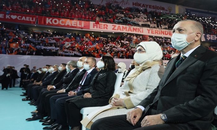 “YENİ ANAYASA’NIN MERKEZİNDE İNSANIN HUZURU, REFAHI, MUTLULUĞU YER ALMALIDIR”