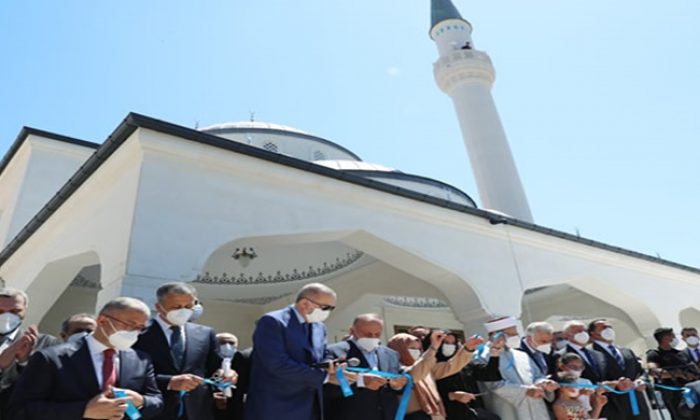 Cumhurbaşkanı Erdoğan, Burhaniye Şehriban Hatun Camii’nin açılışını gerçekleştirdi