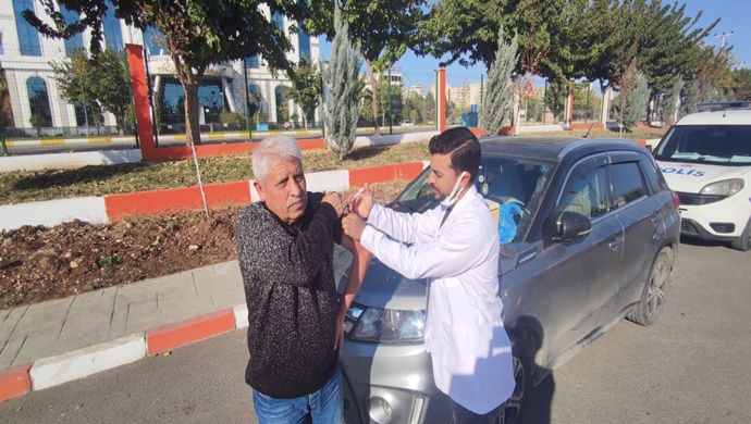 yaşlı yatalak hastaların aşılarını yaptılar