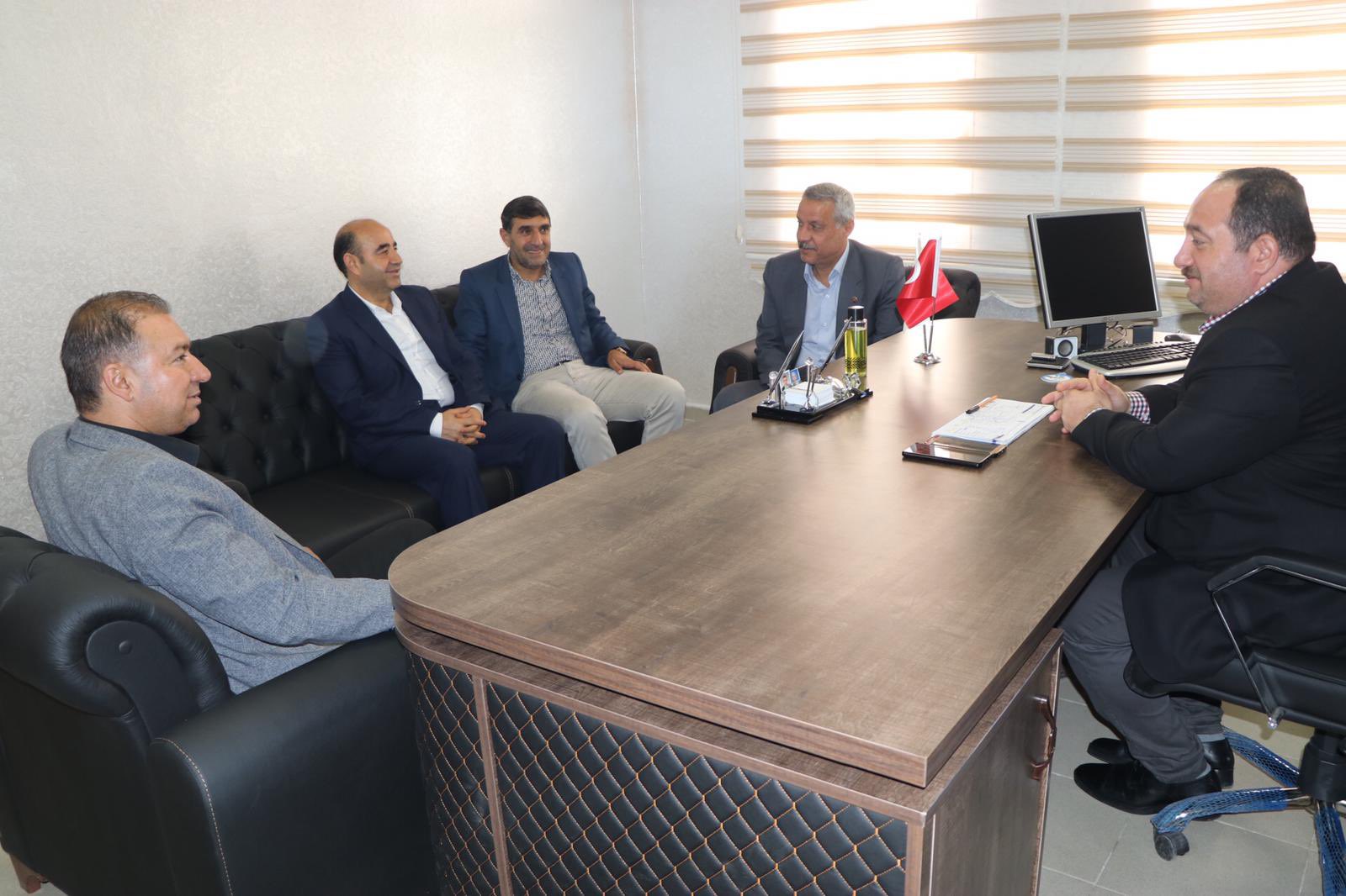 Viranşehir Belediye Başkanı Salih Ekinci, ilçede yeniden güven tazeleyen oda başkanlarına hayırlı olsun ziyareti