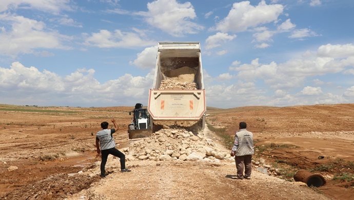 BÜYÜKŞEHİR BELEDİYESİ’NDEN DEFORME OLAN YOLLARDA BAKIM VE ONARIM ÇALIŞMASI