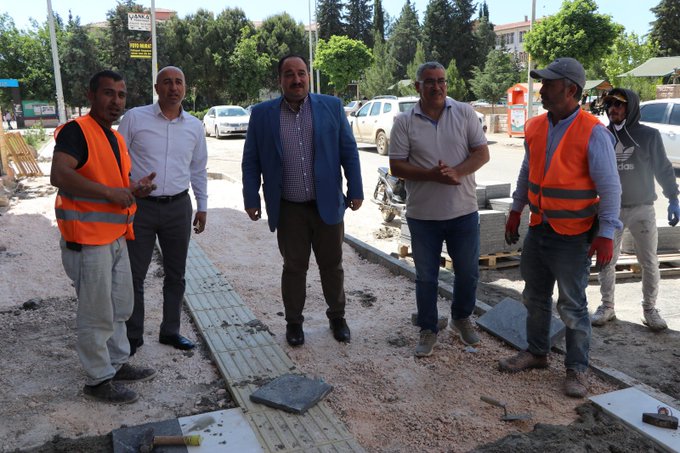 BAŞKAN EKİNCİ KALDIRIM YENİLEME ÇALIŞMALARINI İNCELEDİ