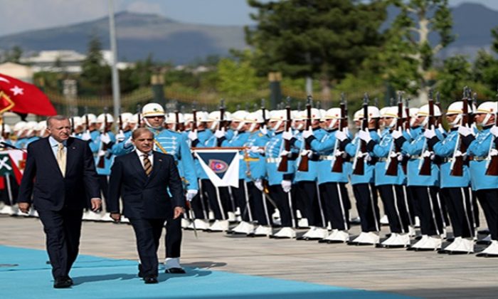 Pakistan Başbakanı Şerif Cumhurbaşkanlığı Külliyesinde