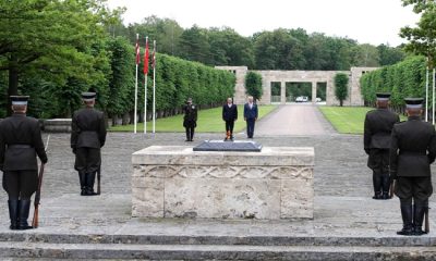 Millî Savunma Bakanı Hulusi Akar, Askerî Törenle Karşılandığı Letonya’da “Kahramanlar Mezarlığı”nı Ziyaret Etti