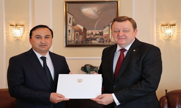 Güven belgelerinin kopyalarının Belarus Dışişleri Bakanına sunulması