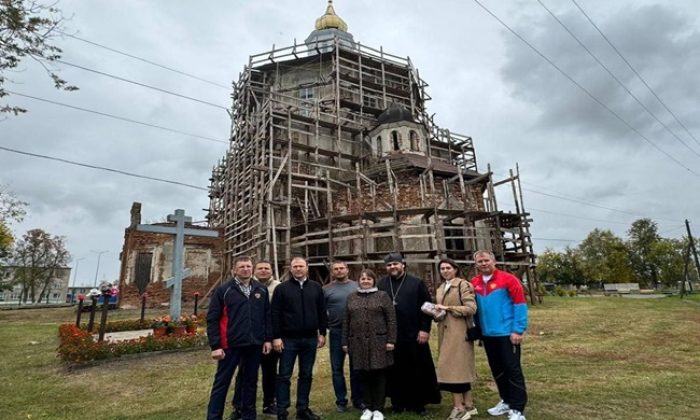 Birleşik Rusya, Sverdlovsk bölgesindeki bir tapınağın restore edilmesine yardım ediyor