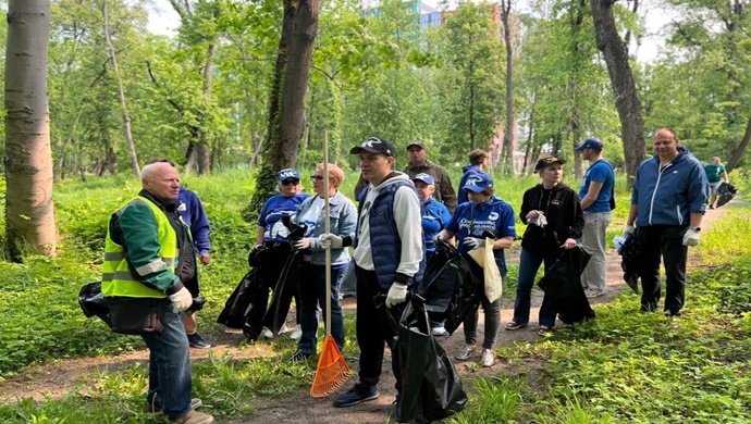 При участии «Единой России» в Калининграде состоялась экологическая акция по уборке общественных пространств