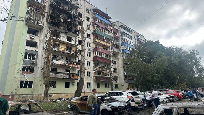 Birleşik Rusya ve MGER gönüllüleri, Ukrayna Silahlı Kuvvetleri’ne ait insansız hava aracının saldırısından zarar gören Kursk sakinlerine yardım ediyor