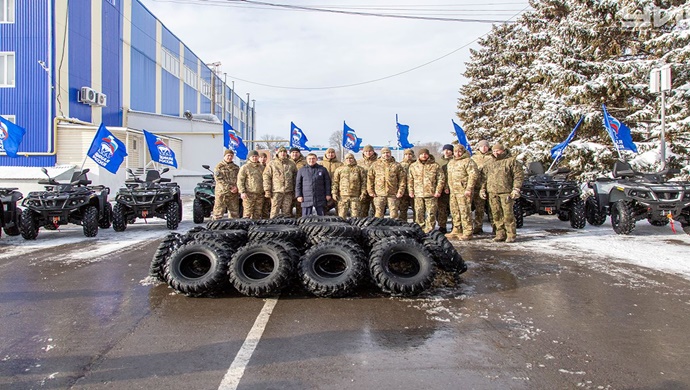 Birleşik Rusya ve Yekaterinburg’daki Özel Askeri Operasyonlar ve Terörle Mücadele Operasyonları Gazileri Vakfı, Rostov Bölgesi’ndeki Özel Askeri Operasyonlar (SVO) askerlerine bir parti ekipman bağışladı